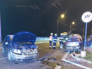Mladá řidička v Jihlavě při odbočování nabourala auto jedoucí v protisměru
