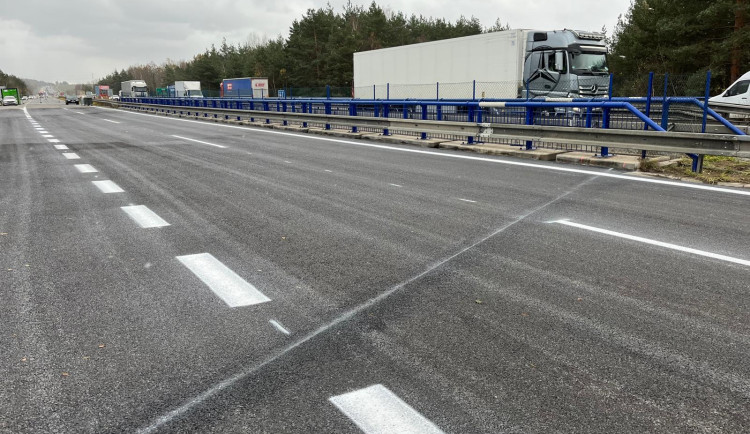 Most na 112. kilometru dálnice D1 u Jihlavy bude už o víkendu průjezdný bez omezení. Foto: Se svolením ŘSD