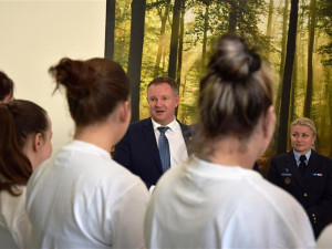 FOTO: Šestice vězeňkyň ve Světlé zahájila kurz na kuchařku. Ukončí ho v prosinci