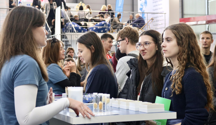 Do Brna míří tisíce studentů. Na veletrhu Gaudeamus si vybírají vysokou školu