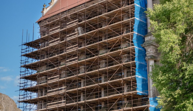 První dva miliony. Z veřejné sbírky odešly peníze na opravu fasády zámku v Plumlově