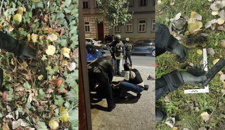 Neměl na nájem, tak přepadl benzinu. Recidivistu chytla zásahovka během pár hodin