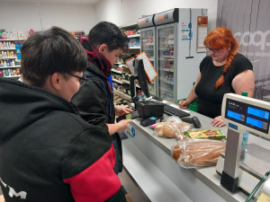 VIDEO: Prodejna v Řehořově se dostala do 21. století. Nově je to samoobsluha