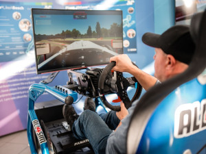 Bosch představil studentům firmu, výrobu a moderní automobilové technologie