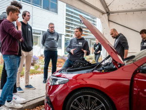 Bosch představil studentům firmu, výrobu a moderní automobilové technologie