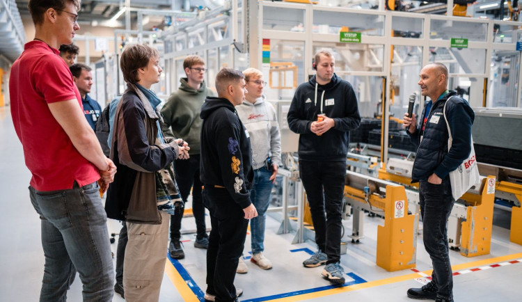 Bosch představil studentům firmu, výrobu a moderní automobilové technologie