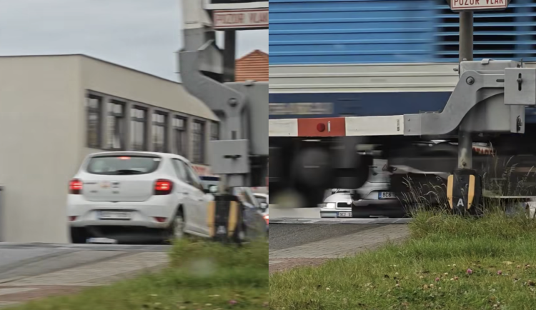 Vjela na koleje, kde ji uvěznily závory. Od neštěstí ženu zachránily centimetry