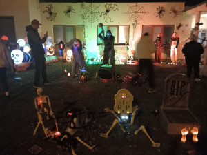 VIDEO: V Heleníně se sešla strašidla. Postavy mohou vyděsit, když se nečekaně pohnou