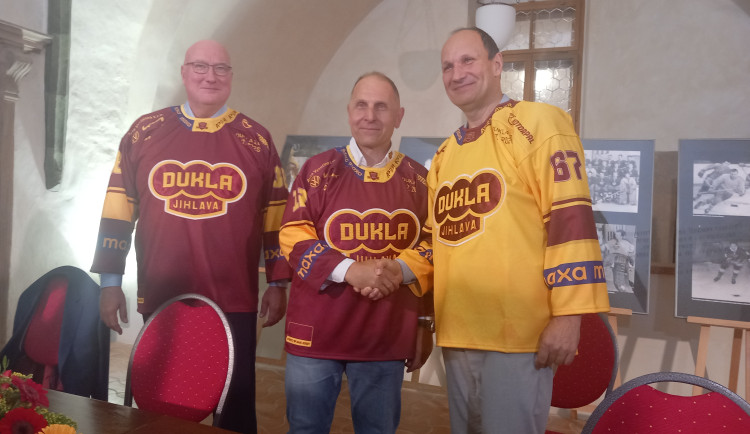Většinový vlastník klubu Slavomír Pavlíček, jednatel Bedřich Ščerban a primátor Jihlavy Petr Ryška (zleva).