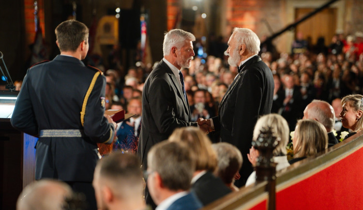 Kanoista, herci i autor Nuselského mostu. Prezident vyznamenal dvě desítky Pražáků