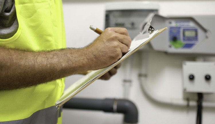 Podzim je ideální čas na kontrolu a revize technologií. Zjistěte, co zkontrolovat, aby vaše domácnost fungovala bezpečně a úsporně.