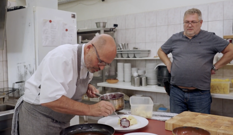Aby nás Pohlreich nepřekvapil, šmírovali jsme ho na sítích, vzpomínají v Letovském statku