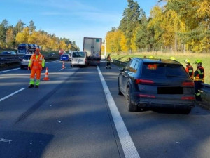Na dálnici D1 ráno bourala tři vozidla. V místě se tvořily kolony