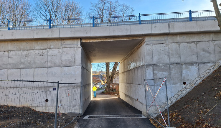 Most v Rančířově je opravený. Už po něm jezdí první řidiči