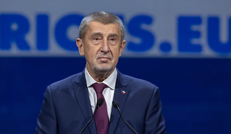 Babiš nevěděl, že má v programovém prohlášení vlády nulovou daň na léky