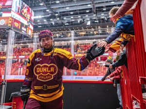 Aréna v sobotu poprvé s plnou kapacitou, v neděli armádní exhibice i s prezidentem