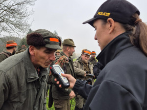 Myslivce na Jihlavsku navštívili policisté. Kontrolovali zbraně i případný alkohol