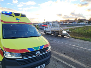 Dnešní nehoda tří aut u Lukavce skončila tragicky, silnice je uzavřená