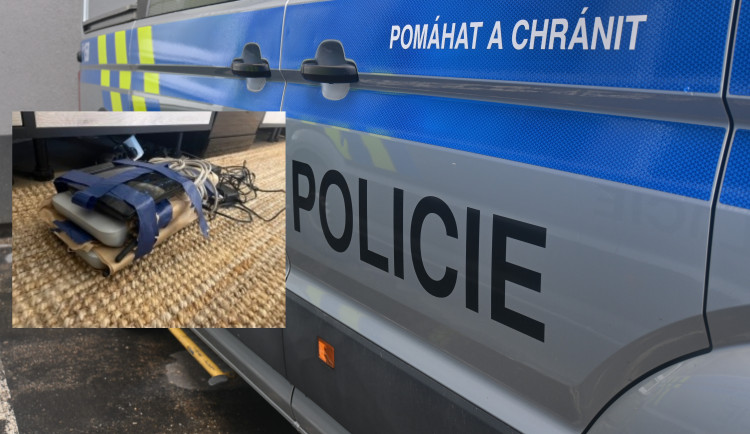 Osmnáctiletý cizinec podváděl se SIM boxy. Nainstaloval je v hotelovém pokoji 