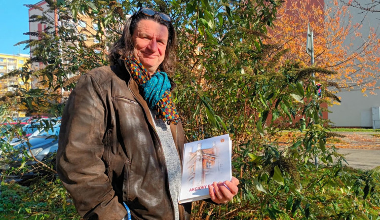 Fotografie, etikety, historie. Zašlá sláva prostějovského pivovaru ožívá v nové reprezentativní publikaci