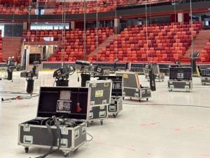 FOTO: Horácká aréna se chystá na sobotní show. Do města má přinést 50 miliard korun