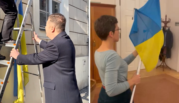 Okamura sundal vlajku Ukrajiny z budovy Sněmovny, politici z Vysočiny jsou proti