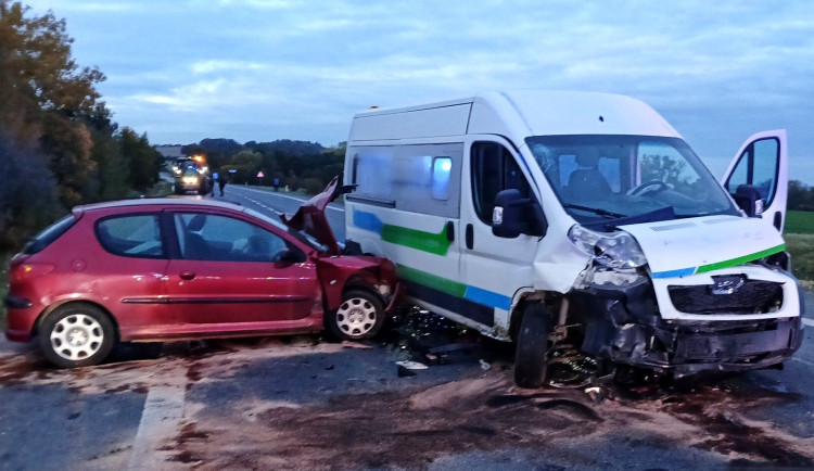 Policie obvinila z vraždy řidičku, která úmyslně nabourala. Při nehodě zahynula její dcera