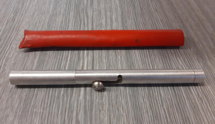 Policisté u Hodonína nevěřili vlastním očím. Motorkář pod vlivem vezl střílející tužku