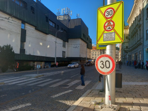 Pozor v centru Jihlavy. Masarykovo náměstí od dnešního dne zase není průjezdné