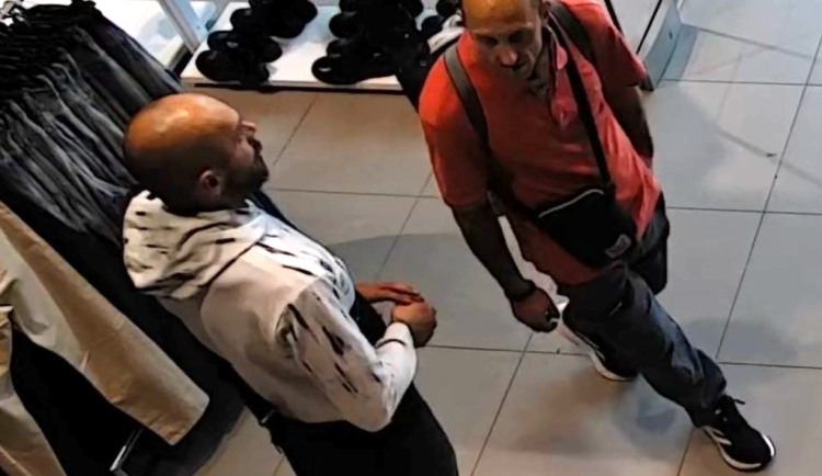 Bundy za 11 tisíc korun ukradla dvojice zlodějů, pátrá po nich policie