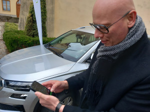 VIDEO: Půjčit si v Jihlavě sdílené auto je jednoduché a za parkování se neplatí