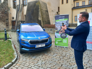 VIDEO: Půjčit si v Jihlavě sdílené auto je jednoduché a za parkování se neplatí