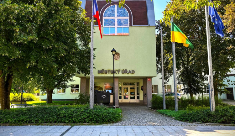 Stavba parkoviště v Chodově finišuje, firma platí pokuty za zpoždění