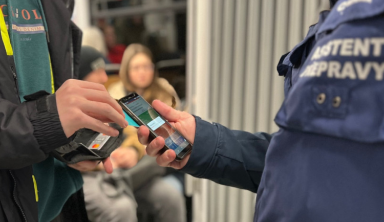 Zkontrolovali 23 tisíc lidí, 1400 vyloučili. Ostravská MHD má za sebou další bezpečnostní akci