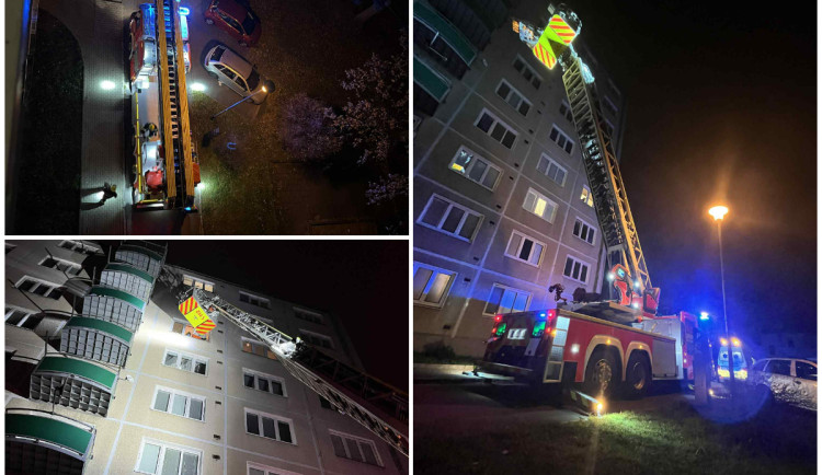 Skvělá spolupráce IZS v Jihlavě. Pro mladou ženu museli přijet hasiči se žebříkem 