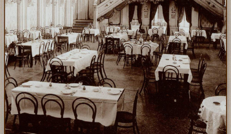 DRBNA HISTORIČKA: Dělnický dům pamatuje Mahlera, komunisty, poštu i odvody na vojnu