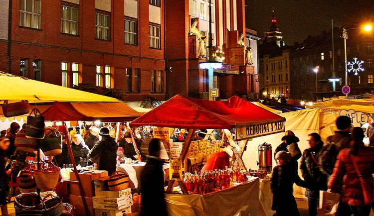 Muzejní adventní trh v Hradci láká na workshopy, oslíky i vystoupení ZUŠ