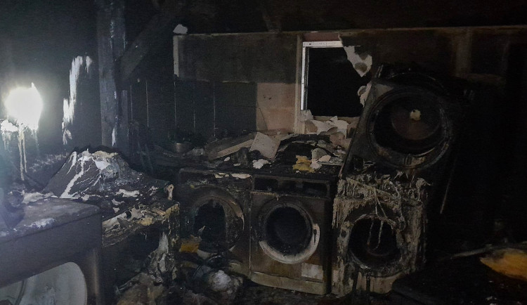 Požár penzionu způsobil škodu za pět milionů, oheň propukl ve skladu prádla