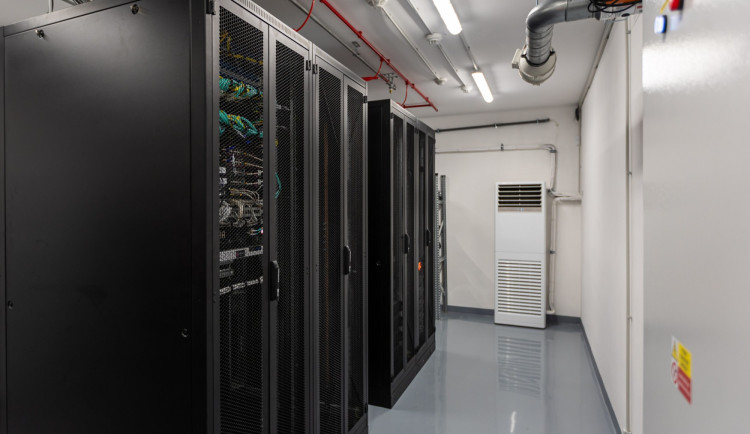 Klatovská nemocnice má novou serverovnu. Uchovává v bezpečí data pacientů