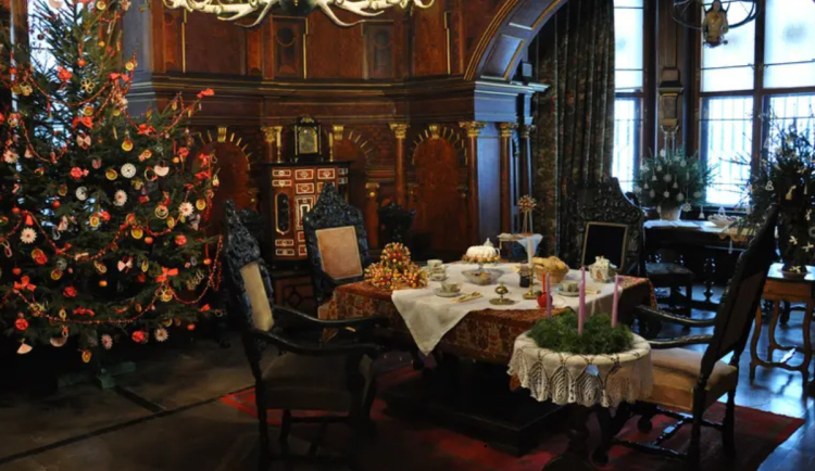 Památky v hradeckém kraji lákají na adventní prohlídky a vánoční trhy