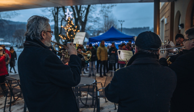 Náchod vstupuje do adventu. Program nabídne koncerty, dílny i živý betlém