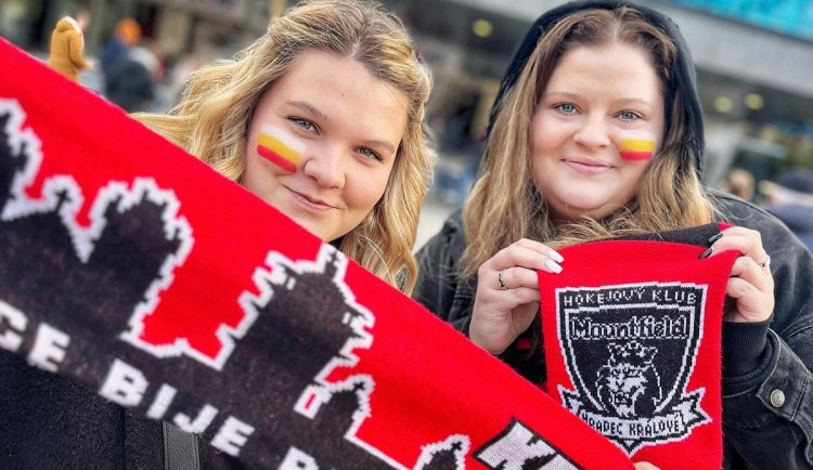 Fanynky půjdou dneska večer na hokej v Hradci Králové za polovinu