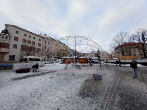 Přípravy na zahájení adventu v Jihlavě jdou do finále. Podívejte se na náměstí