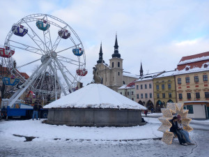 Přípravy na zahájení adventu v Jihlavě jdou do finále. Podívejte se na náměstí