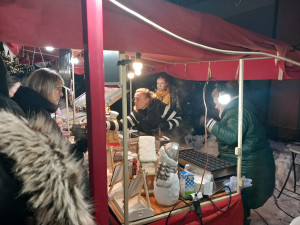 FOTO: Vánoční strom v Lukách už září, má symbolizovat pospolitost v městysi