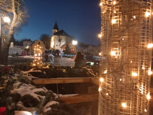 FOTO: Vánoční strom v Lukách už září, má symbolizovat pospolitost v městysi