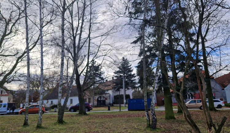 Křimické náměstí se dočká obnovy, dostane nové cesty i lavičky