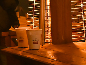 FOTO: Ceny v adventní vesničce v Jihlavě: Trdelník za osmdesát, svařák i pod padesát