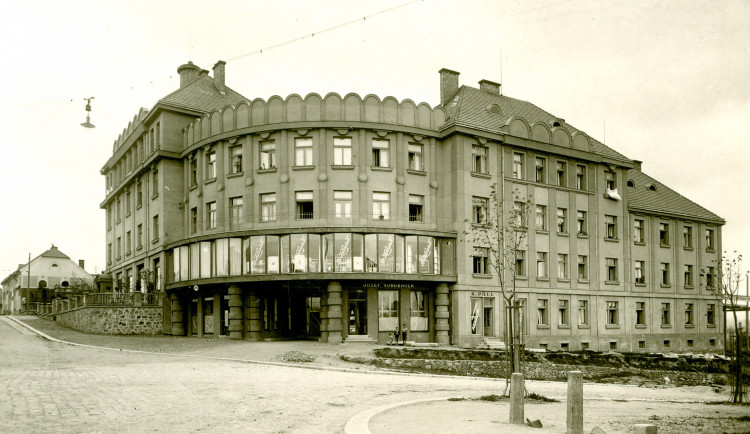 Dokončena hrubá stavba Legiodomu. Rok 1923. Foto: Poskytl Stanislav Jelínek