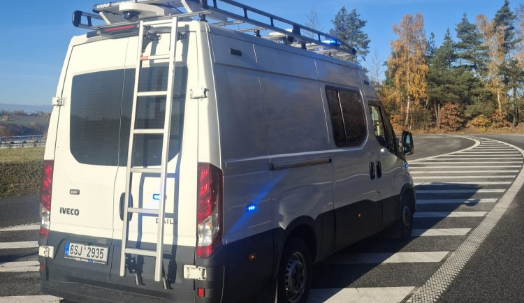 Policisté kontrolovali řidiče na dálnici, na pokutách vybrali sedmdesát tisíc. Foto: Se svolením Policie ČR